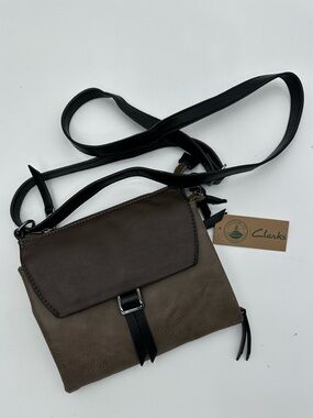 Clarks brown leather crossbody adjustable strap NWT